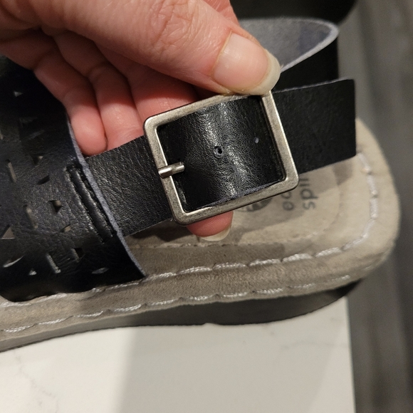 Earth Spirit Sandals - black, size 9 - Picture 2 of 6